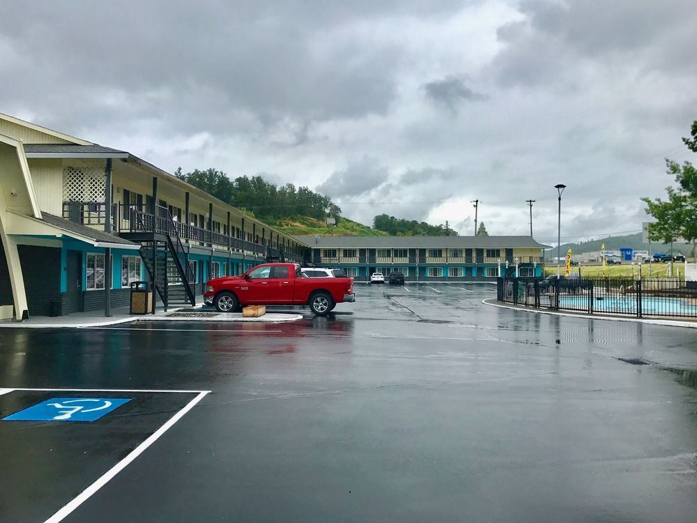 Rosewood Inn & Suites Roseburg Exteriör bild