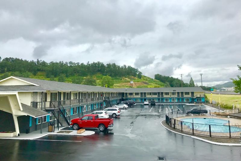 Rosewood Inn & Suites Roseburg Exteriör bild